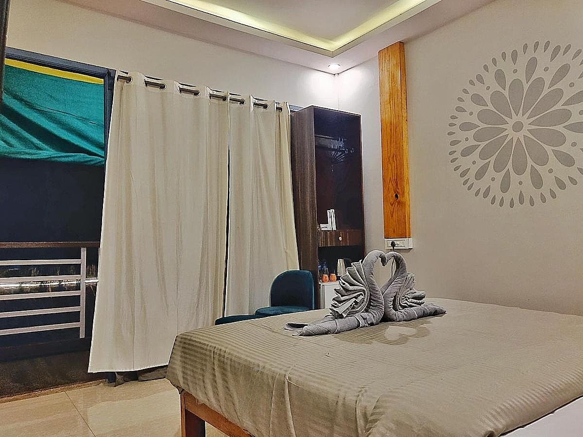 Artisan Resort & Cafe Deluxe Room 3