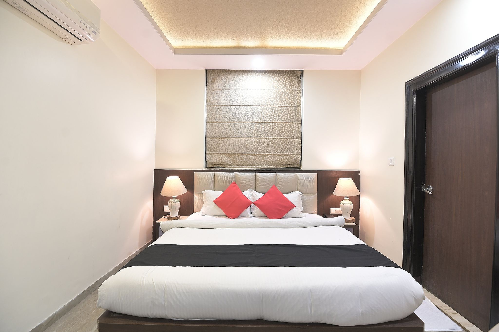 Hotel Grand Majestic Executive Sanitized Room With Free Wi-Fi 3