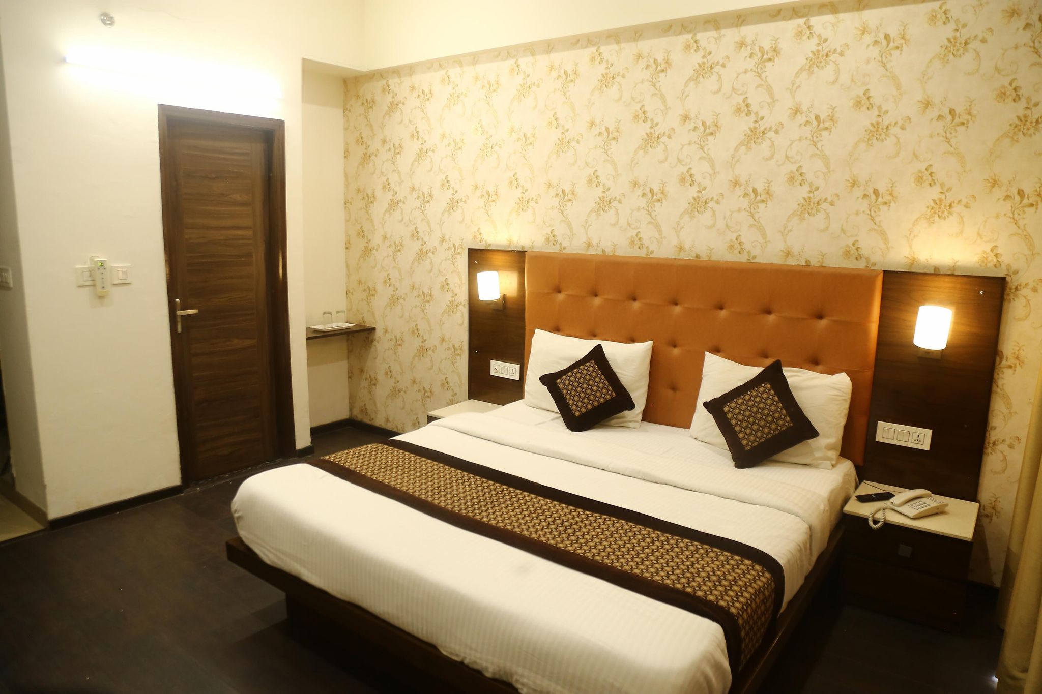 Citi Inn Grande Deluxe Room 11