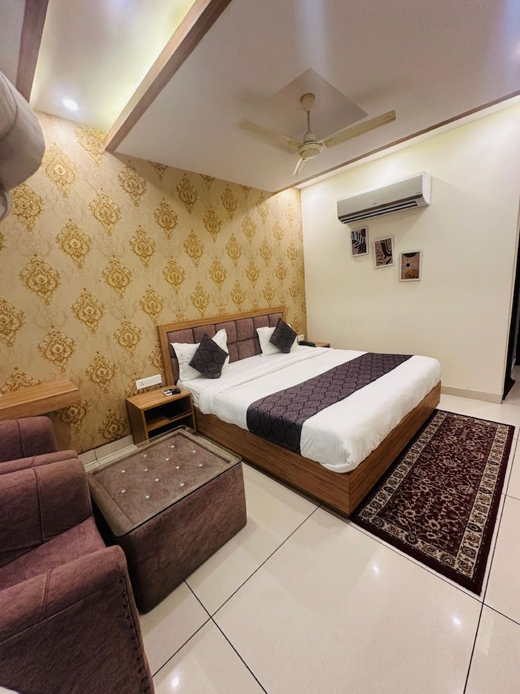 Hotel Royal Palm Deluxe Room 2