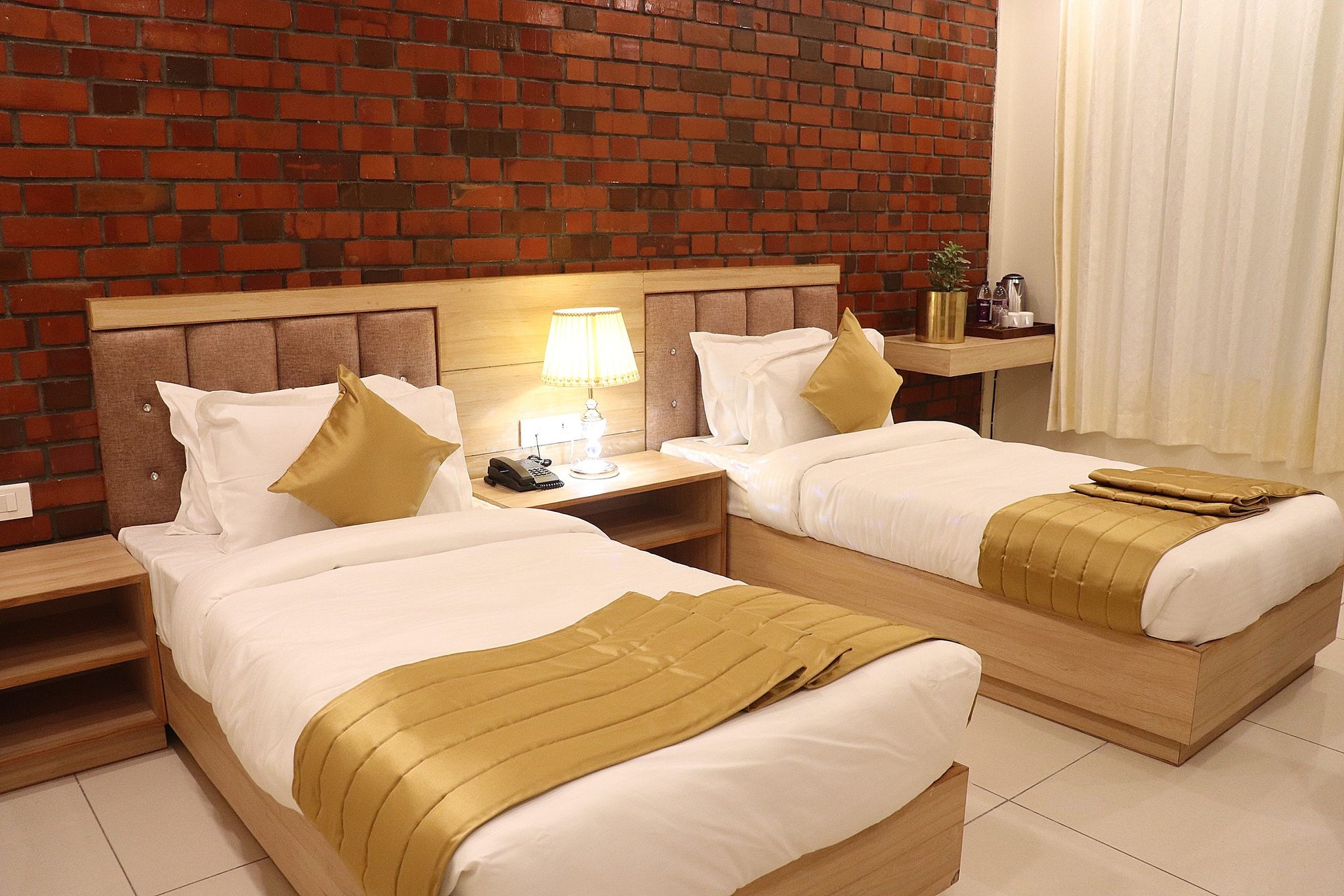 Hotel Royal Palm Deluxe Twin Room 7