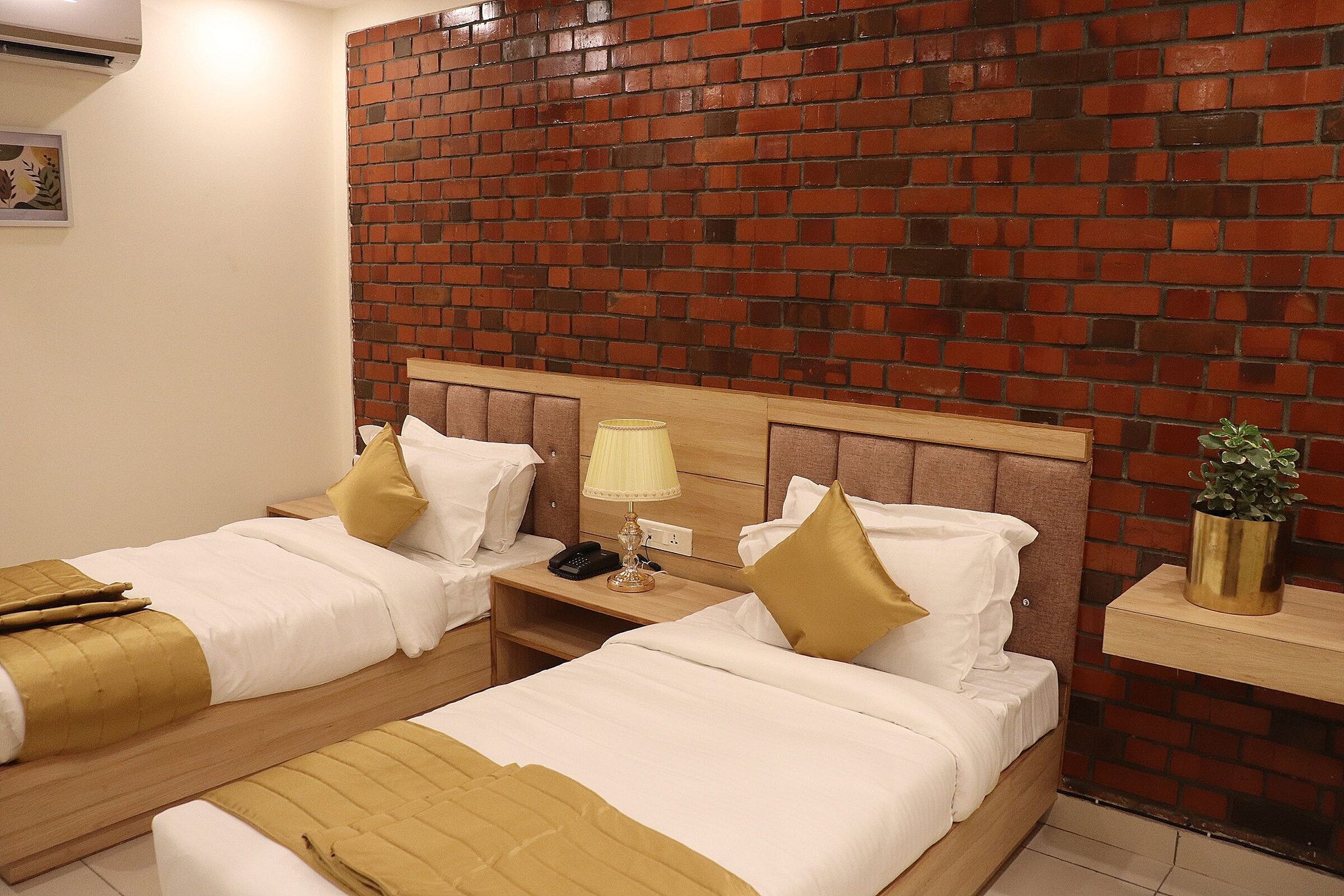 Hotel Royal Palm Deluxe Twin Room 5