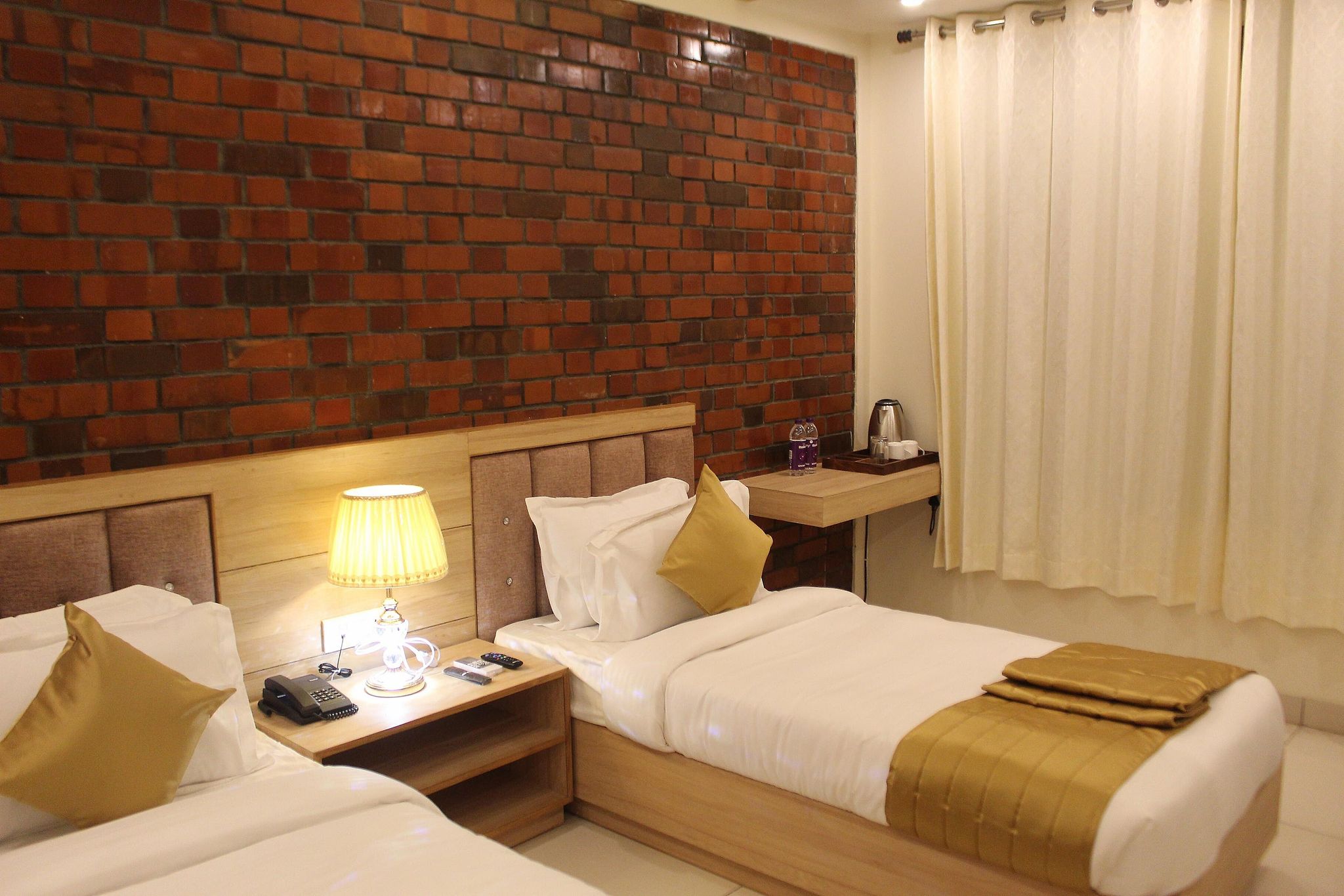 Hotel Royal Palm Deluxe Twin Room 6