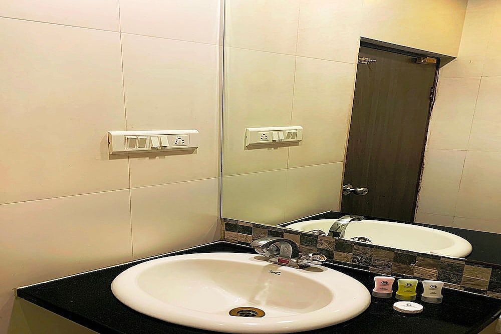 Hotel Ambassador Standard Room 7
