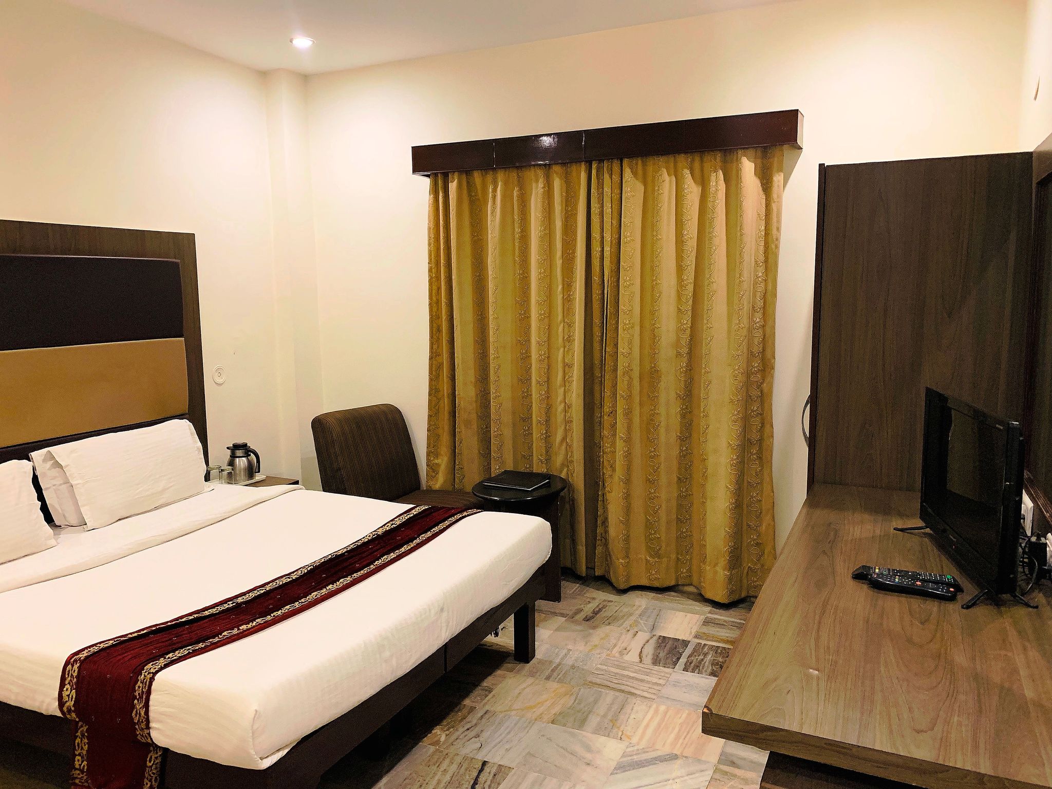 Hotel Ambassador Standard Room 5