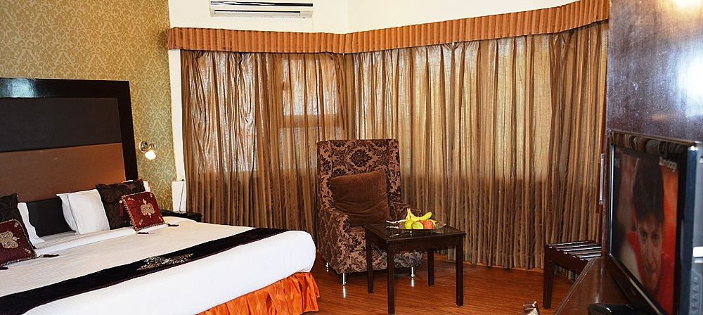 Hotel Ambassador Standard Room 9