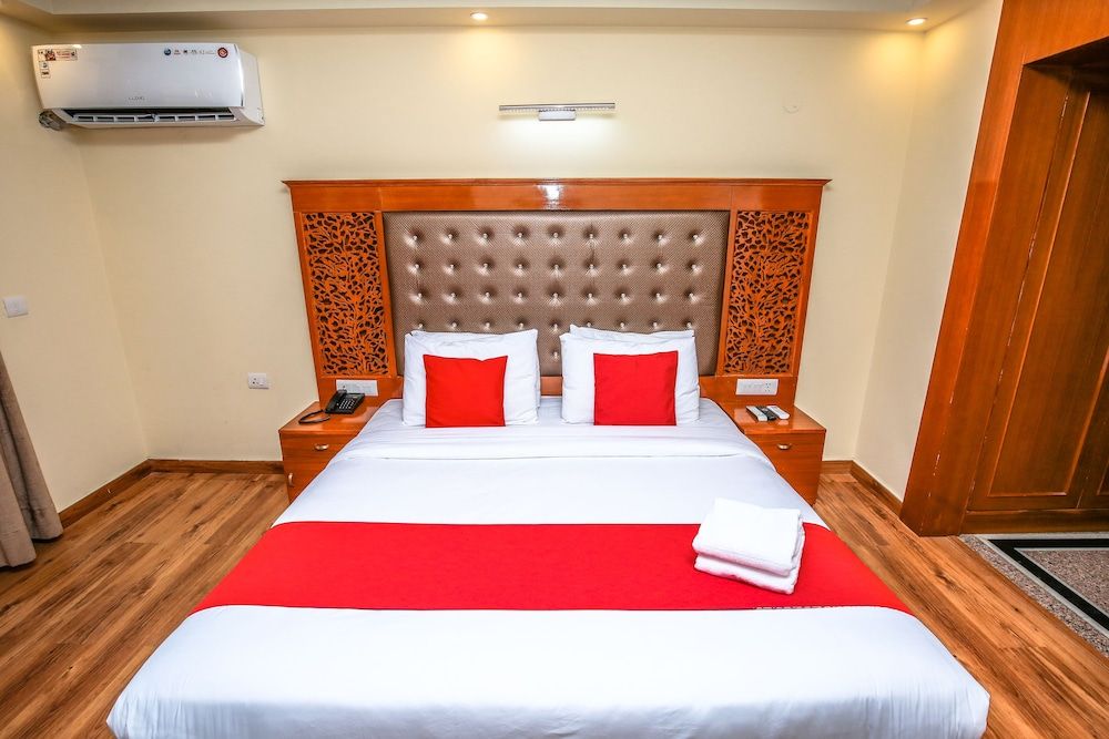 Manla Homes Resort & Spa, Shimla Deluxe Double Room, Valley View