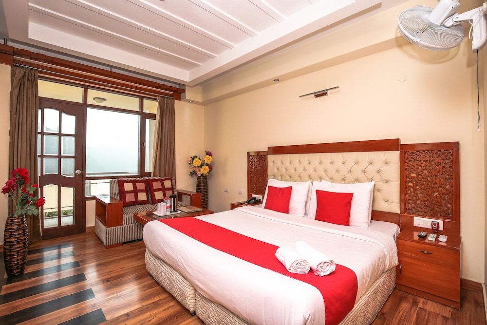 Manla Homes Resort & Spa, Shimla Deluxe Double Room, Valley View 8