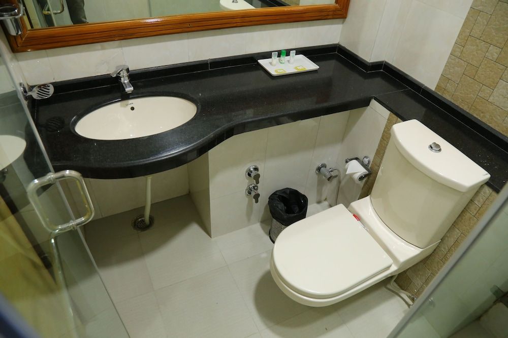 Manla Homes Resort & Spa, Shimla Deluxe Double Room, Valley View 9