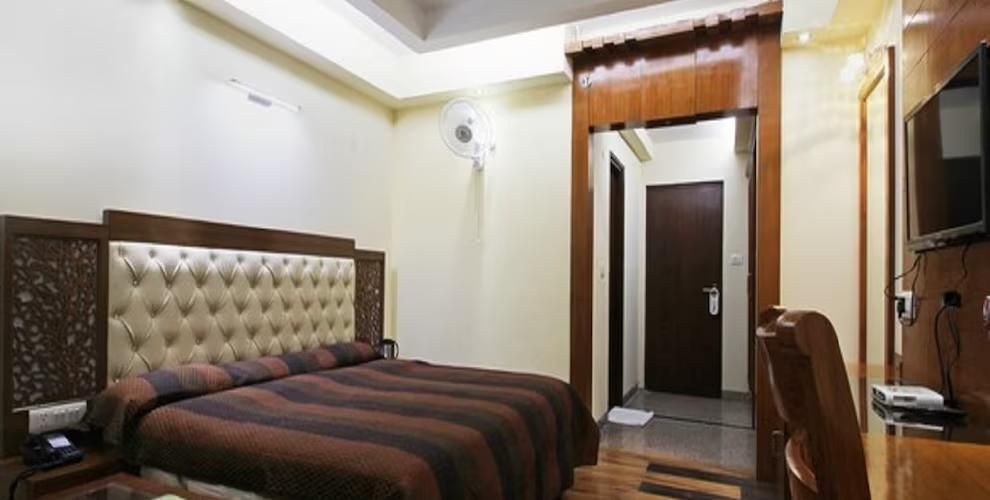 Deluxe Room With Balcony (Hot & Cold AC)