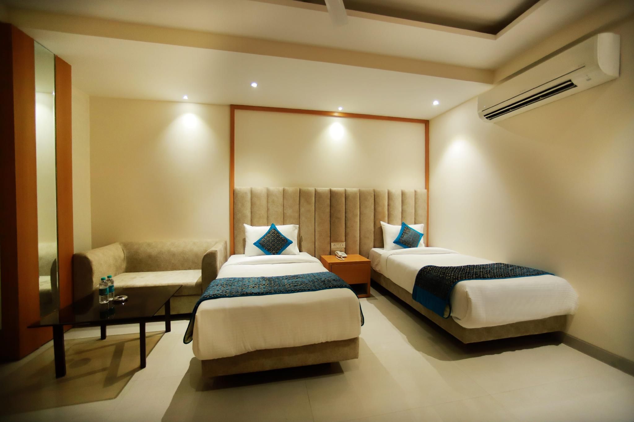 Twin Bed Room