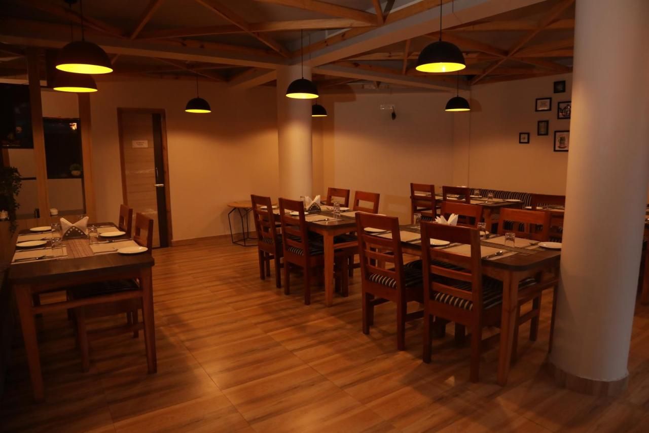 Food & Dining
