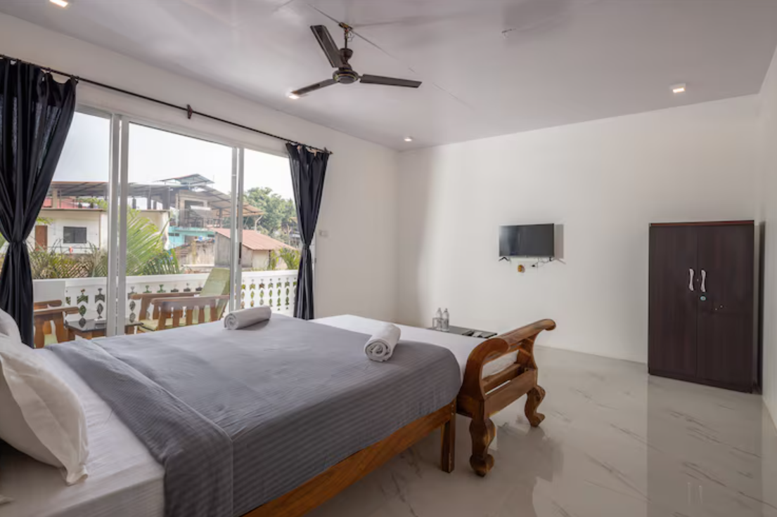 Deluxe King Room With City View