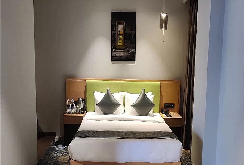 The Amore Surat Super Deluxe Room 4