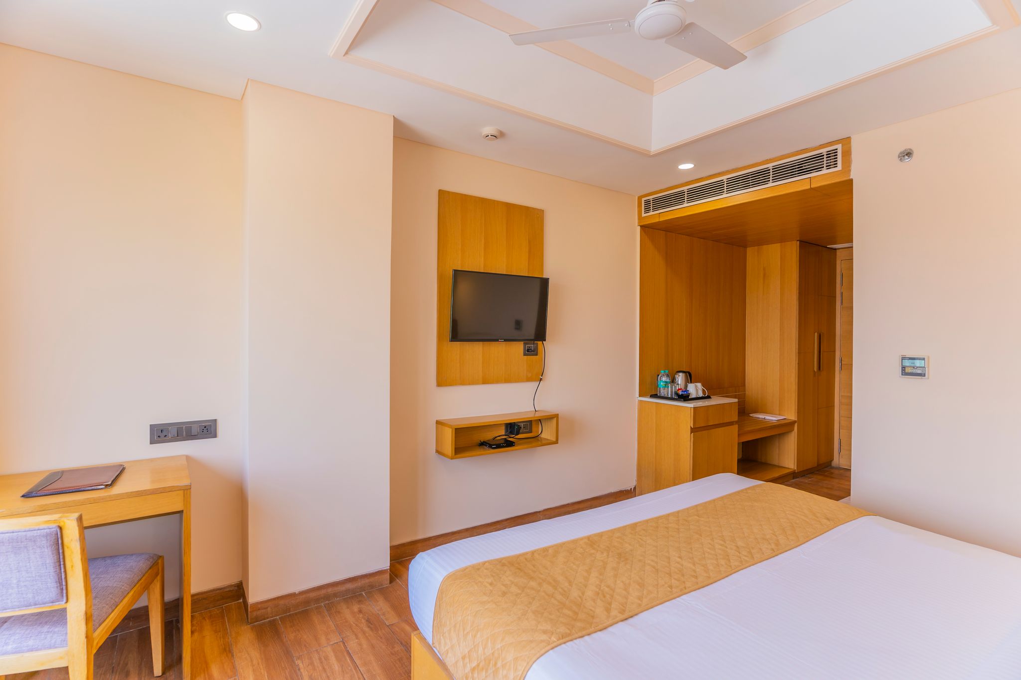 Hotel Palash Regency Deluxe Double Room 8