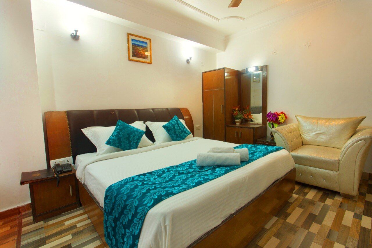 Hotel Shivani International Deluxe Room without Balcony 6