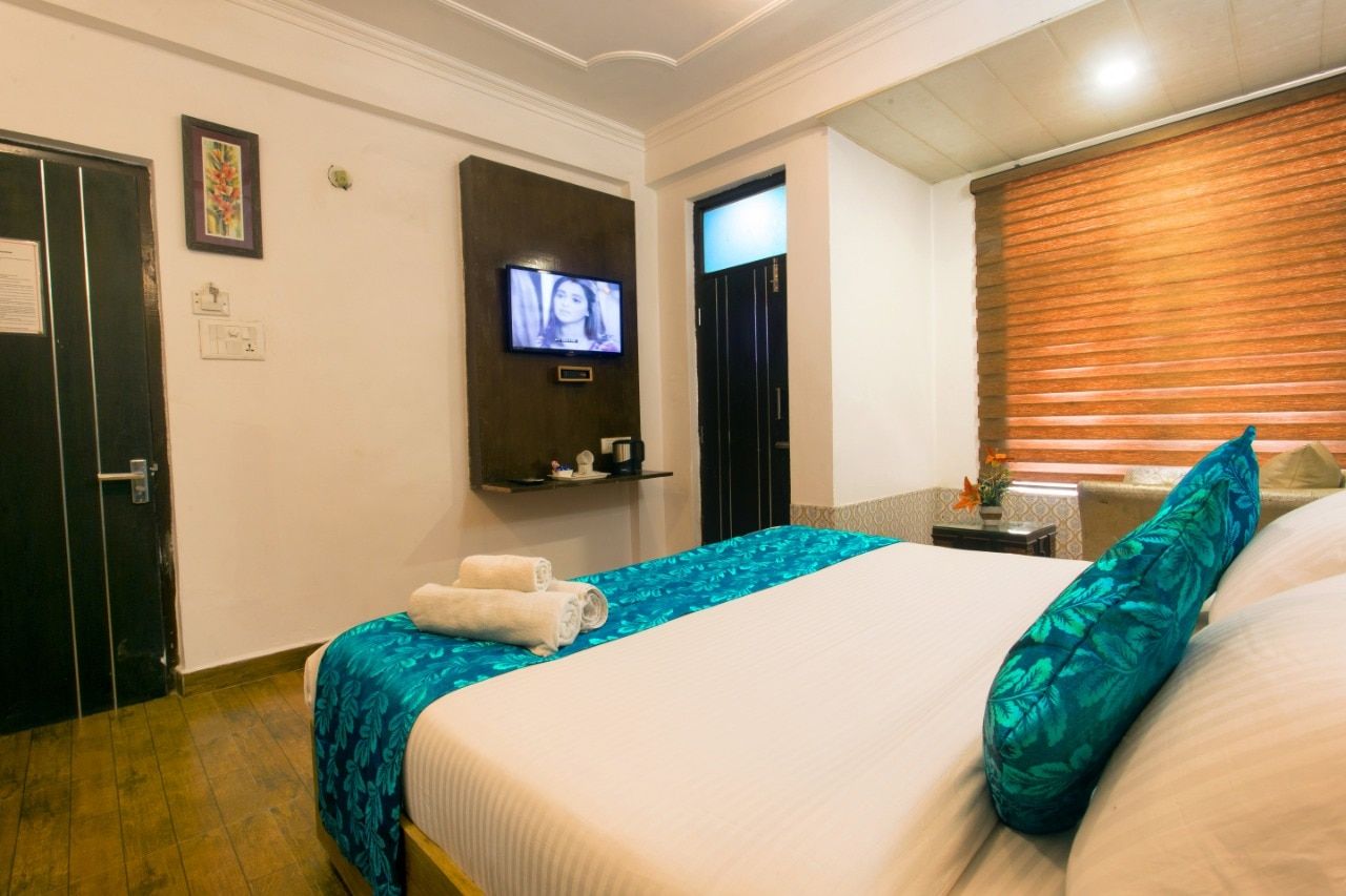 Hotel Shivani International Deluxe Room without Balcony 8