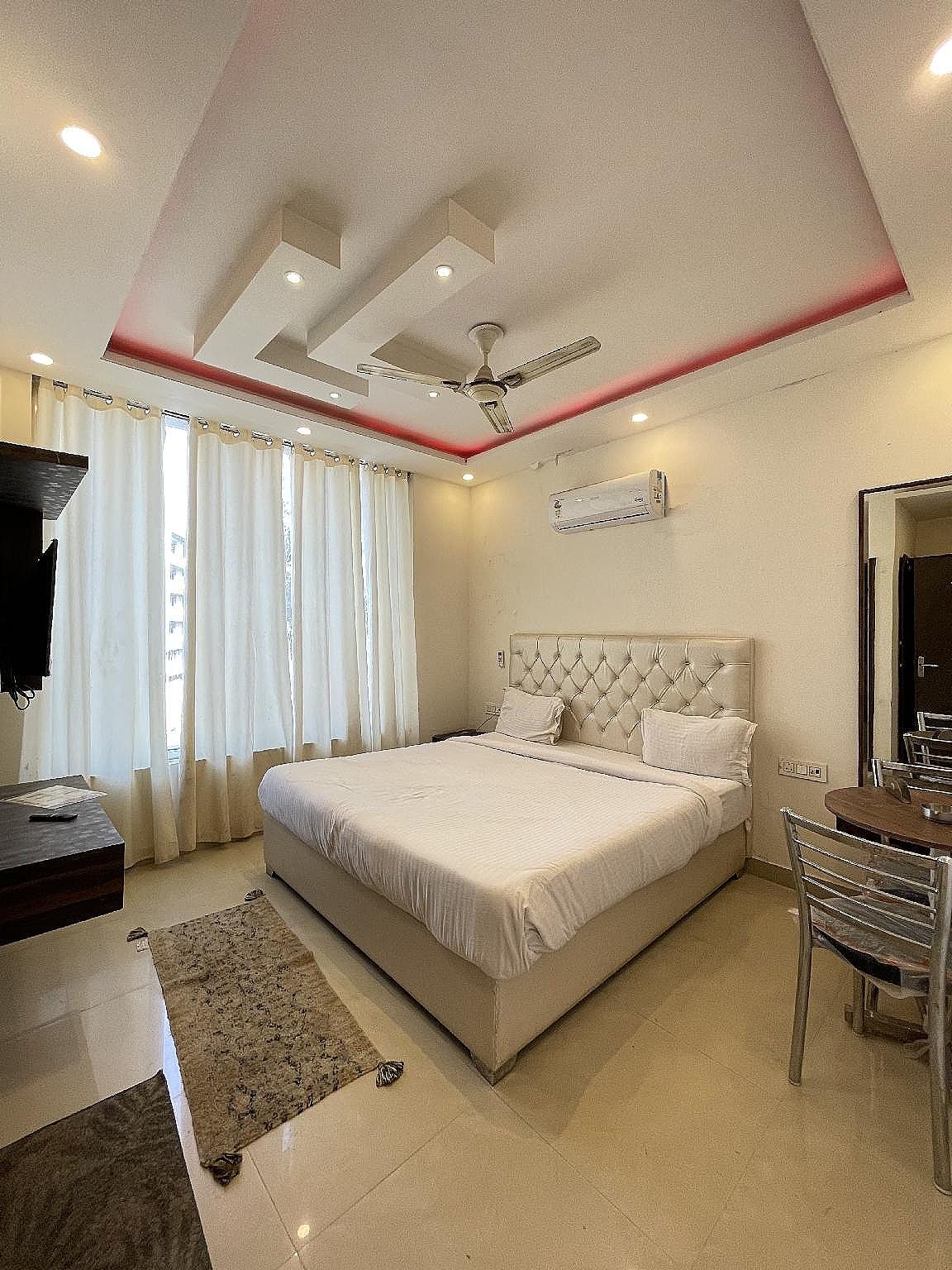 Hotel AV Continental City View Double Room 2
