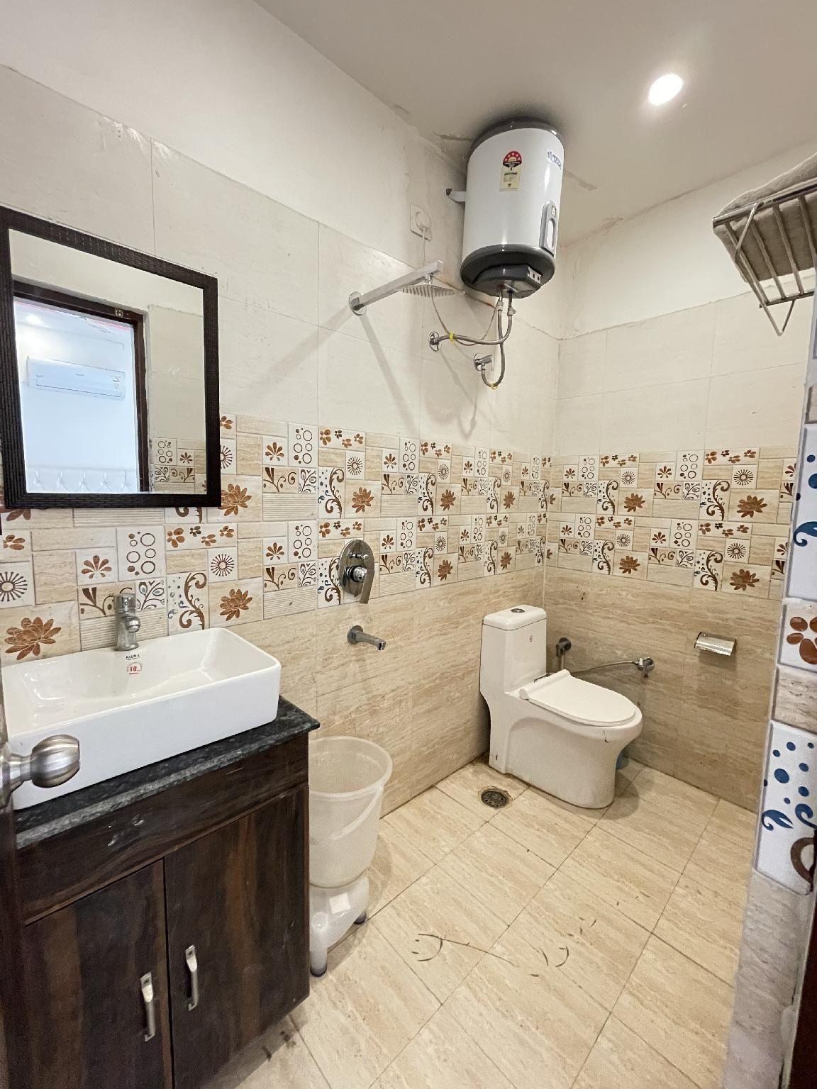 Hotel AV Continental City View Double Room 3