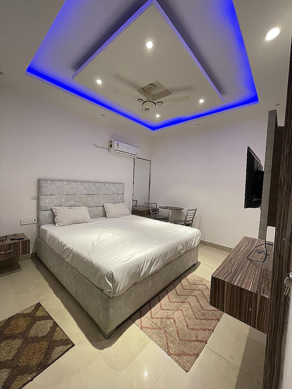 Hotel AV Continental Deluxe Double Room 2