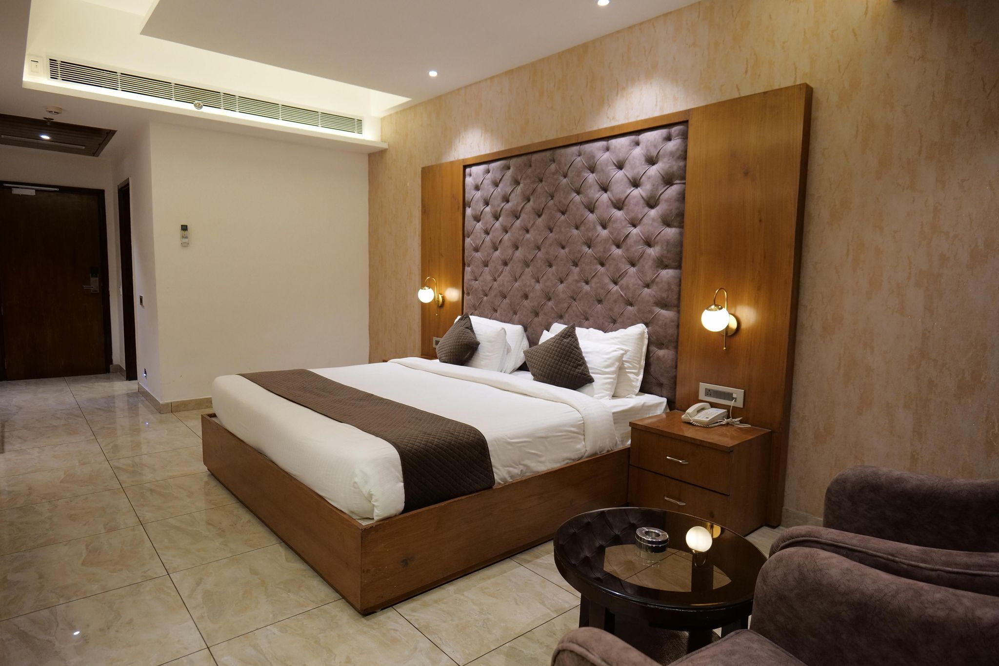 The Emerald Grand Deluxe Twin with Balcony 2