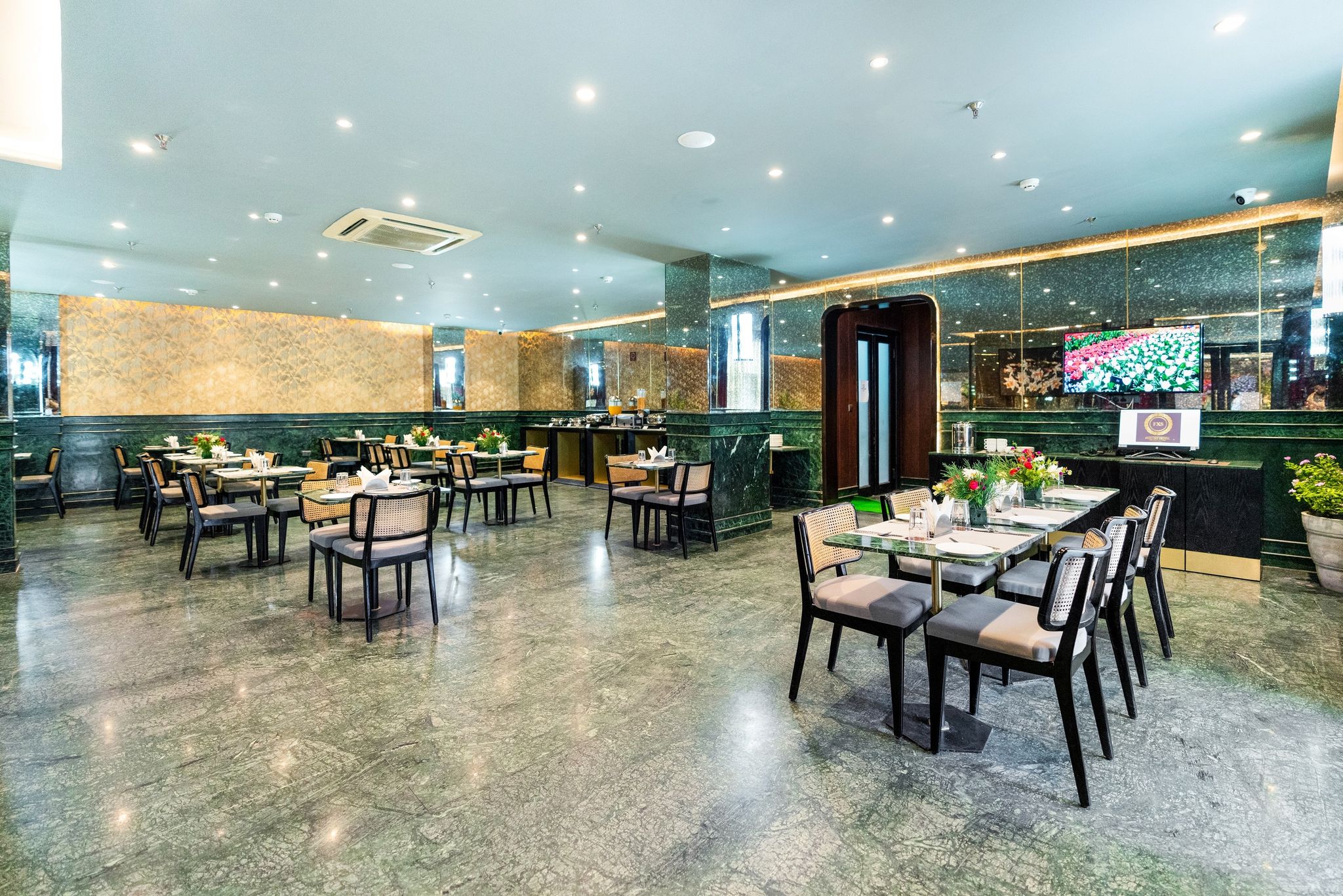 undefined Foxoso Hotel Delhi Airport 4