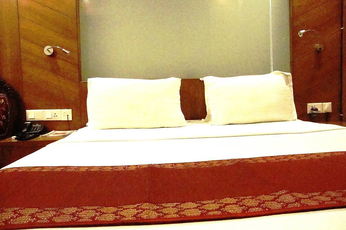 Emarald Hotel Deluxe Room 3