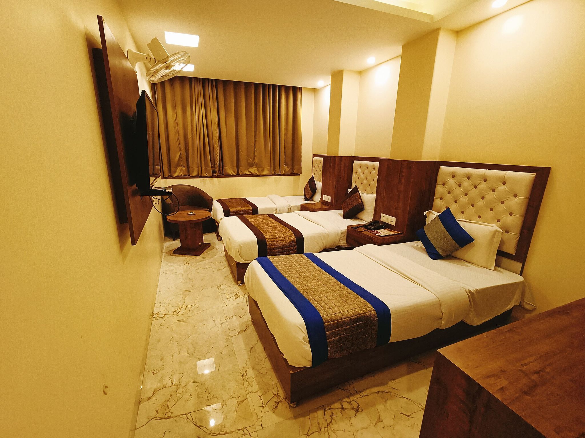 Classic Triple Bed Room