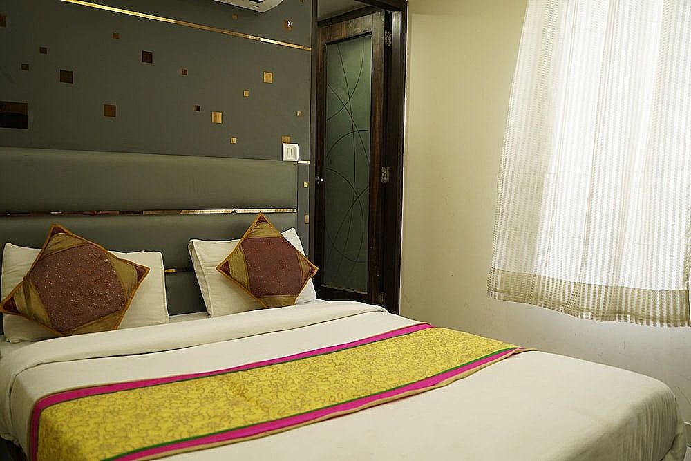 Wall City 55 Deluxe Room 4