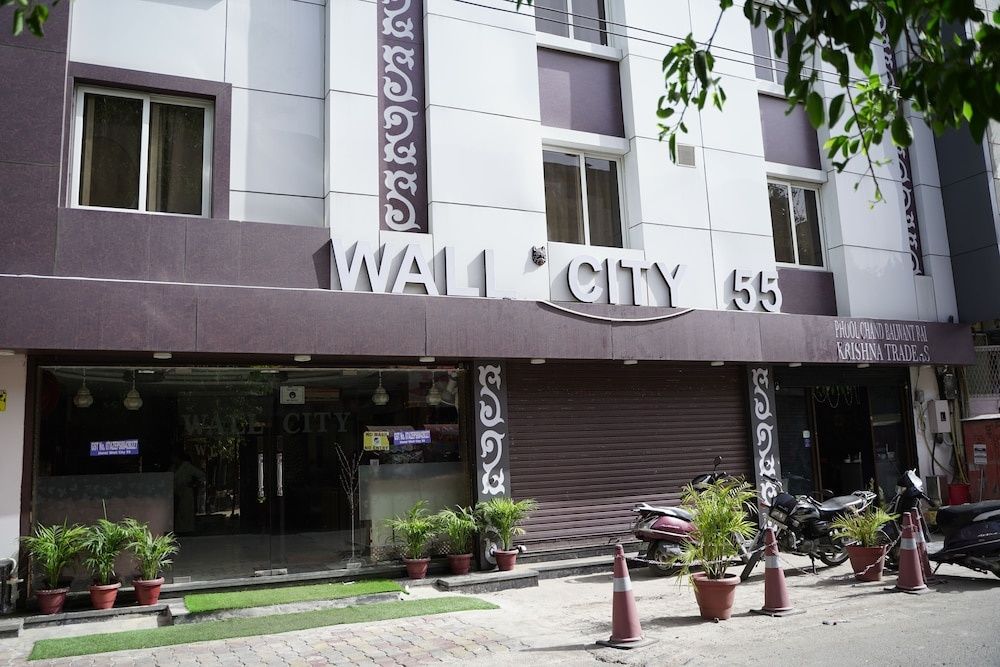 undefined Wall City 55 7