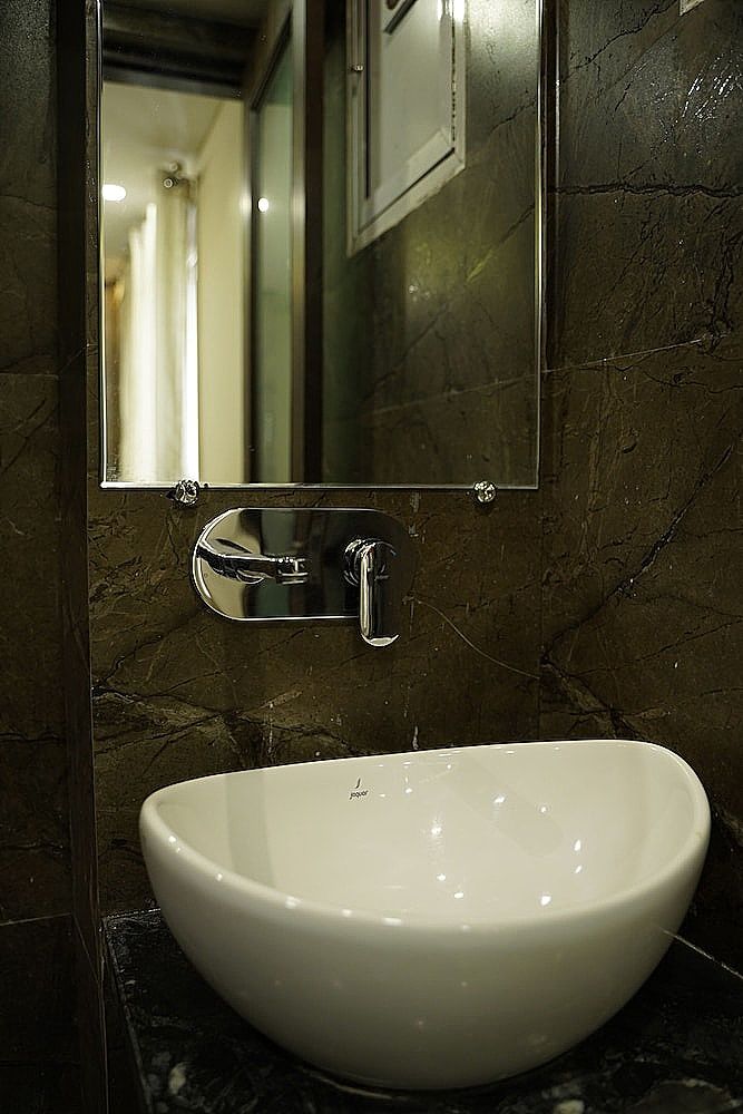 Wall City 55 Deluxe Room 6