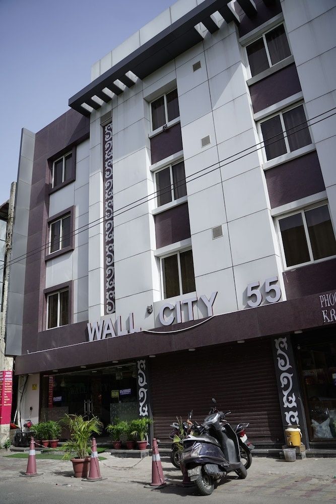 undefined Wall City 55 8