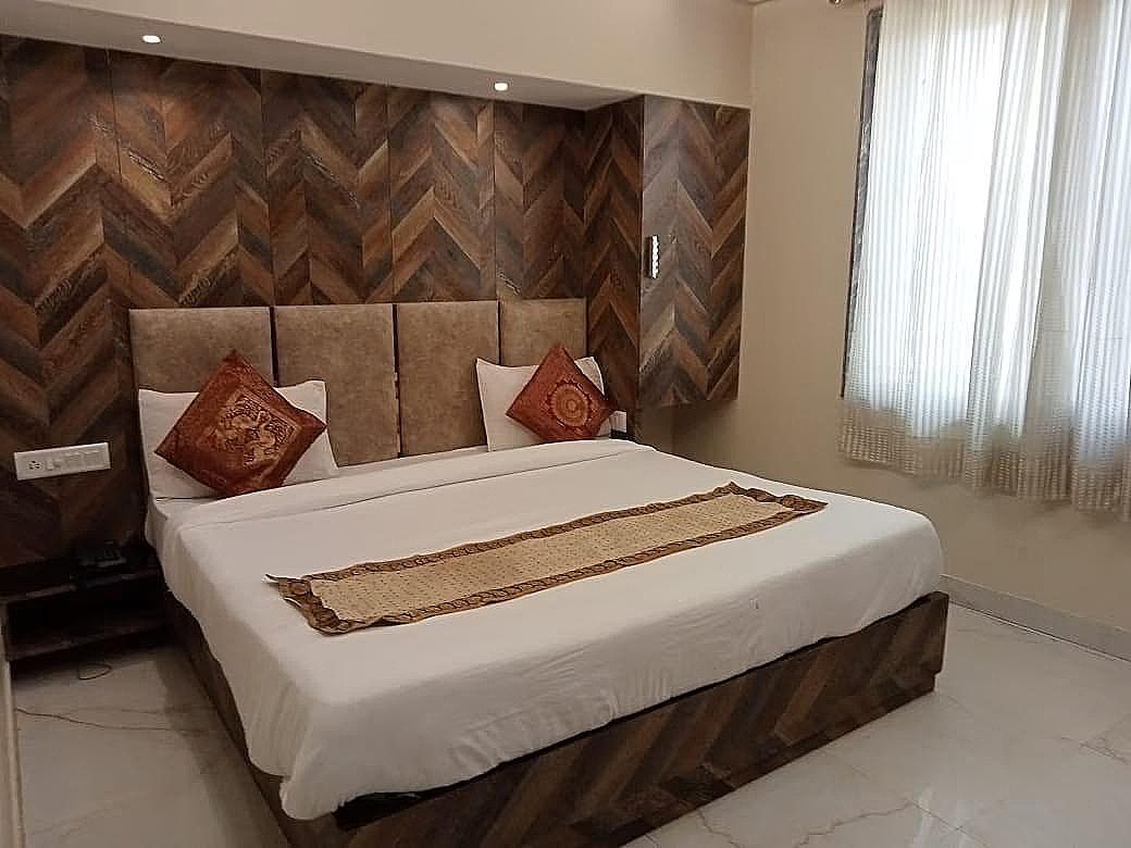 Wall City 55 Deluxe Room 5