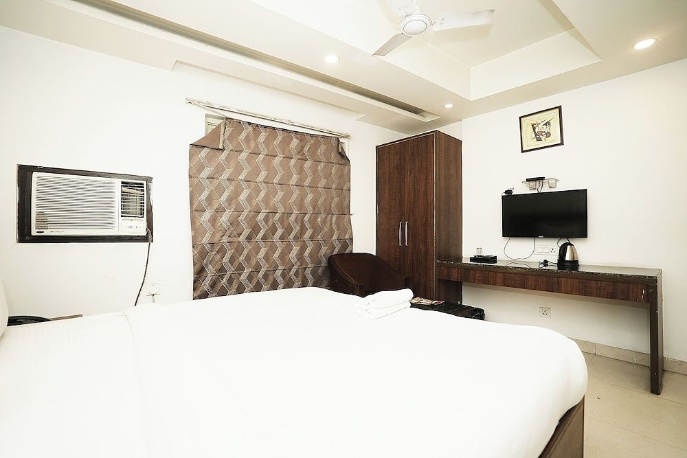 Peridot Deluxe Room 6