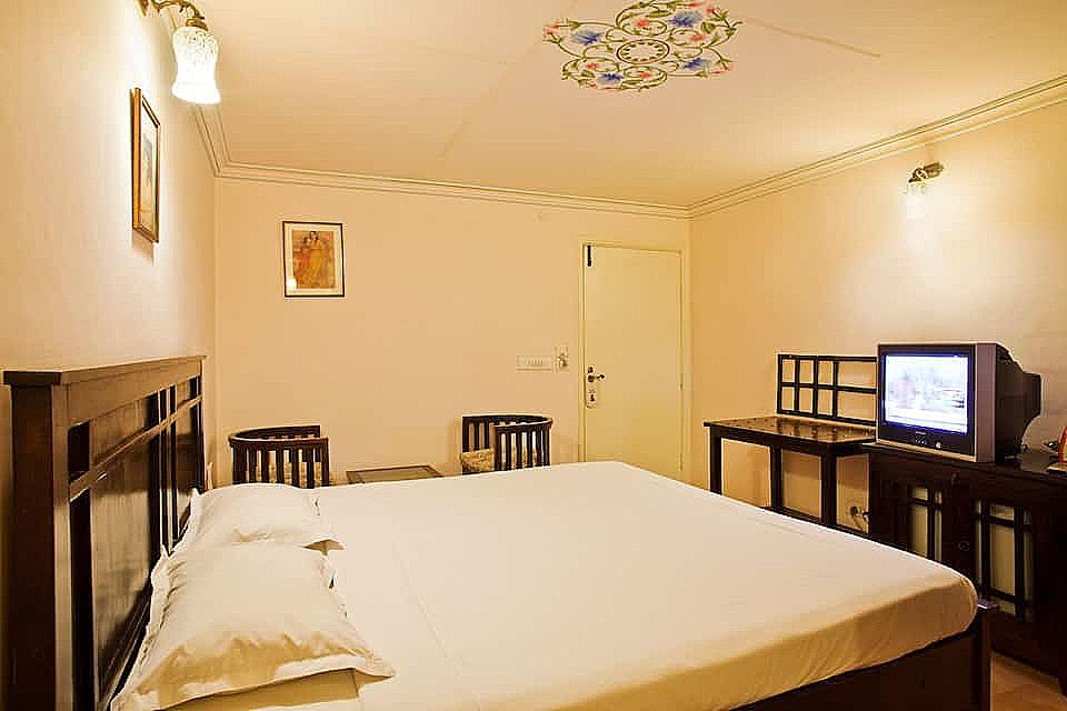 Hotel Glitz Deluxe Room 13