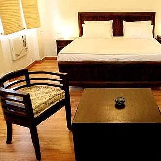 Hotel Glitz Deluxe Room 11