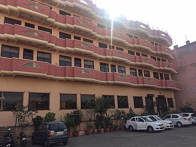 undefined Hotel Glitz 7