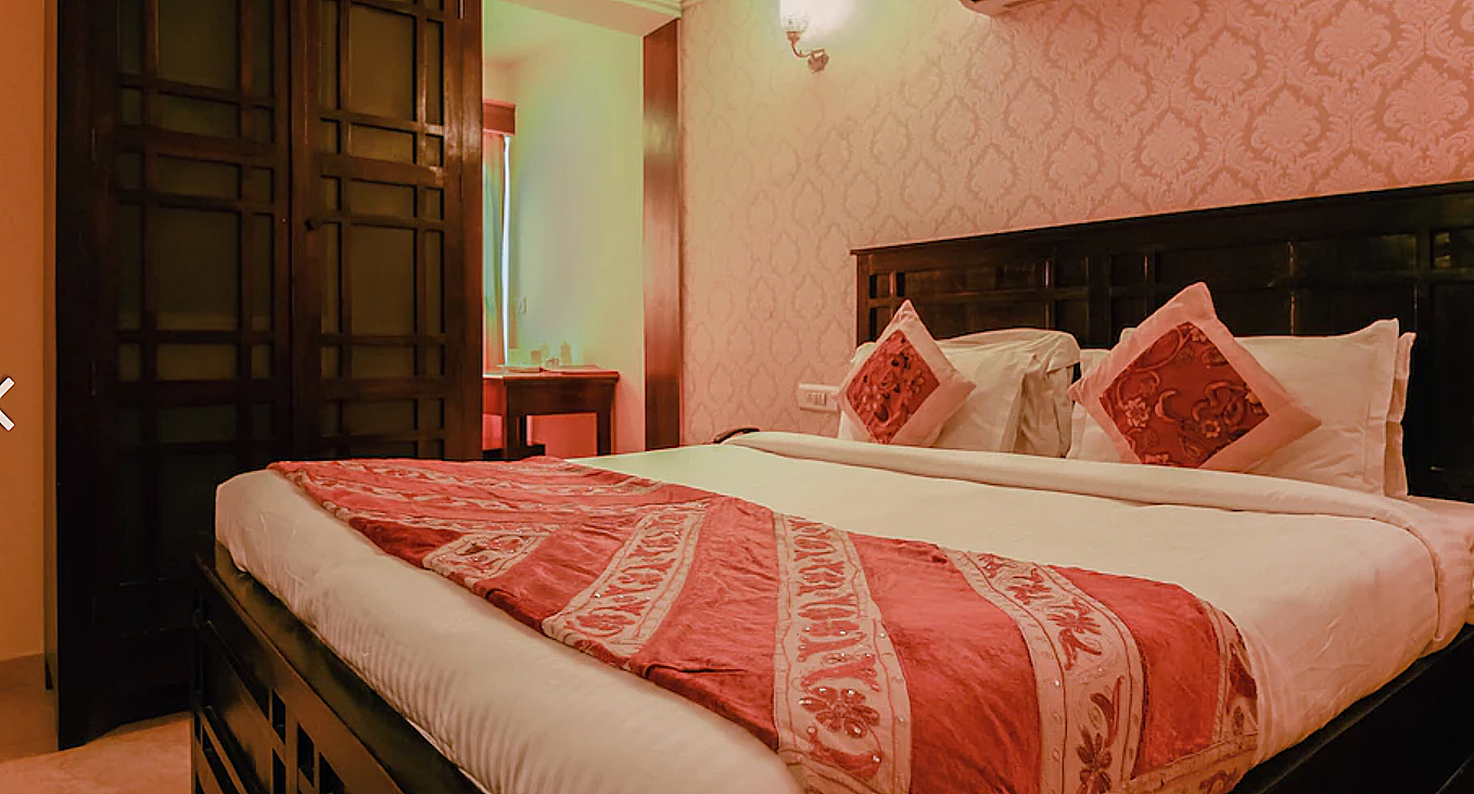 Hotel Glitz Deluxe Room 14