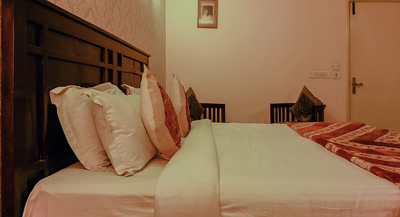 Hotel Glitz Deluxe Room 25