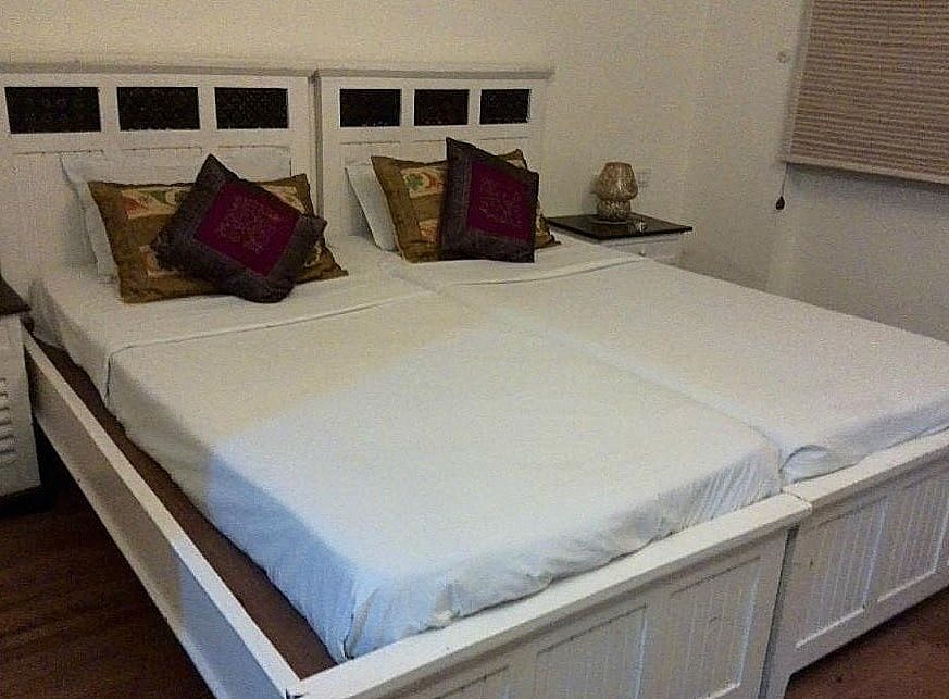 Hotel Glitz Deluxe Room 9