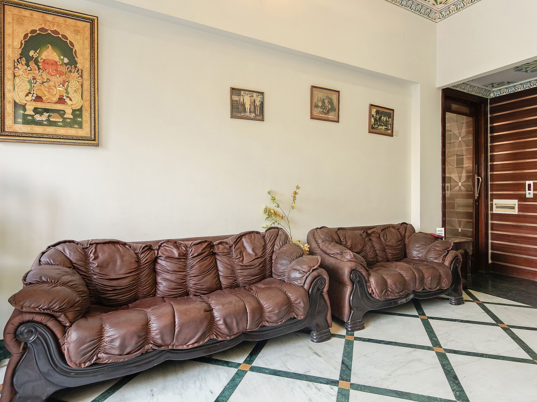 undefined Hotel Glitz 4