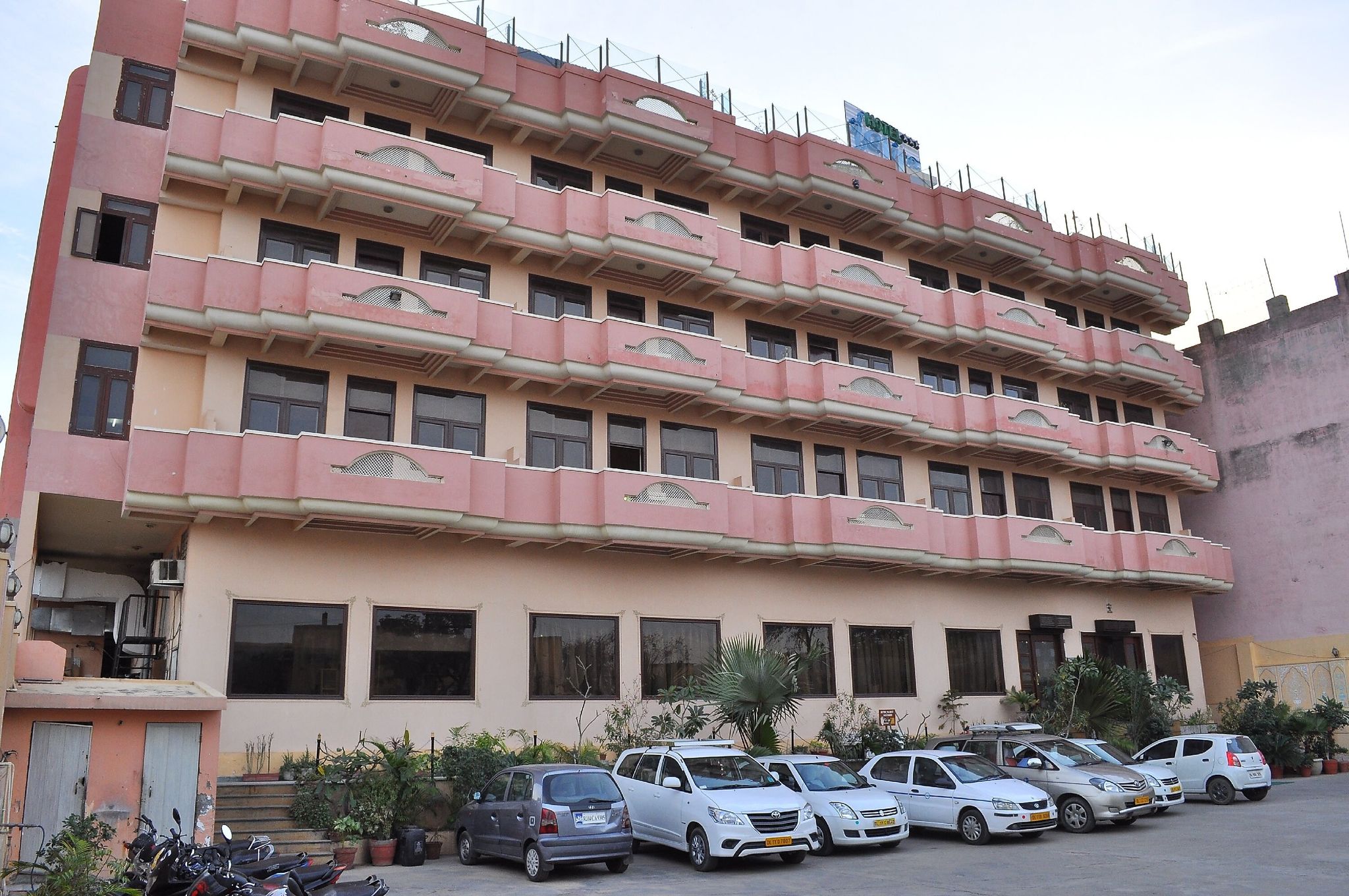 undefined Hotel Glitz 8