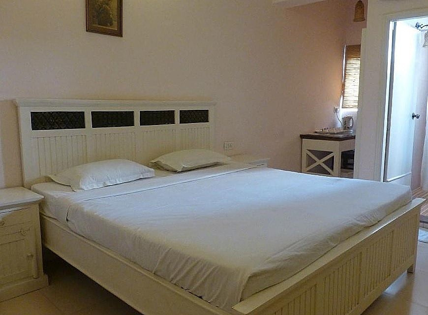 Hotel Glitz Deluxe Room 23