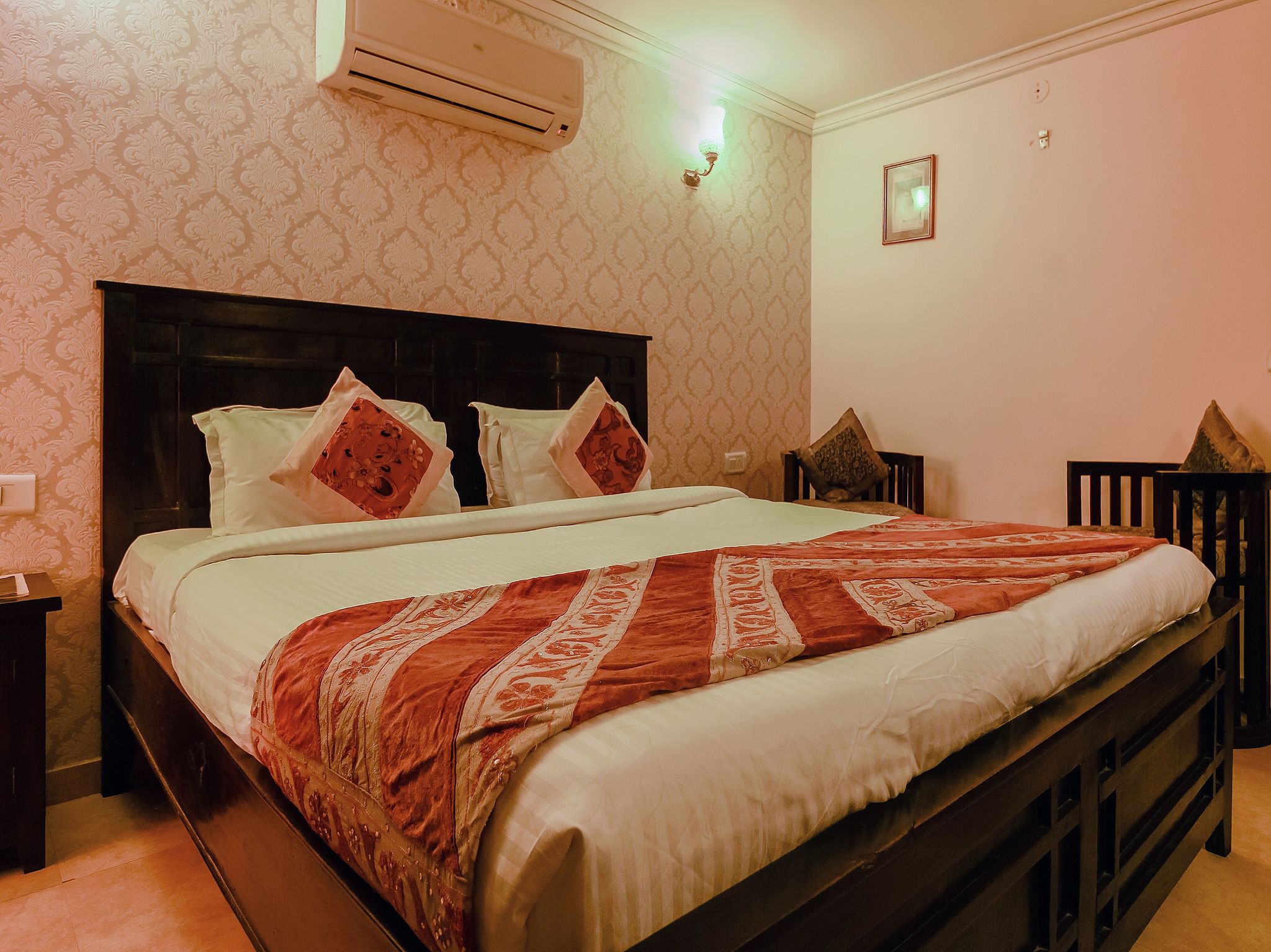 Hotel Glitz Deluxe Room