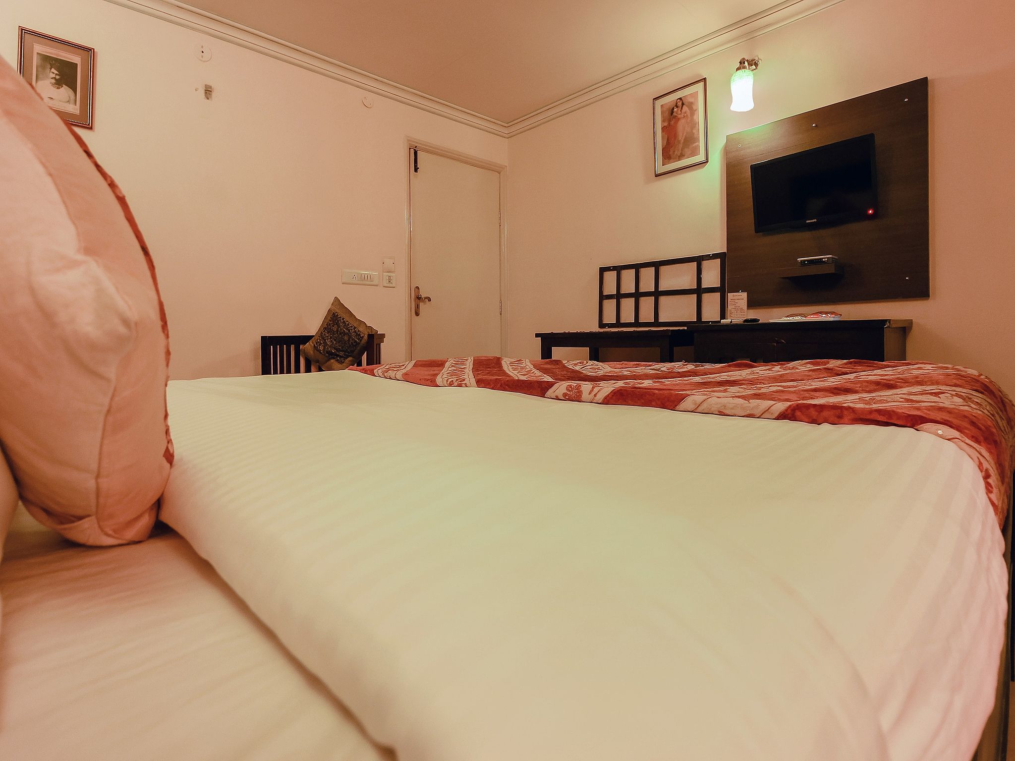 Hotel Glitz Deluxe Room 6