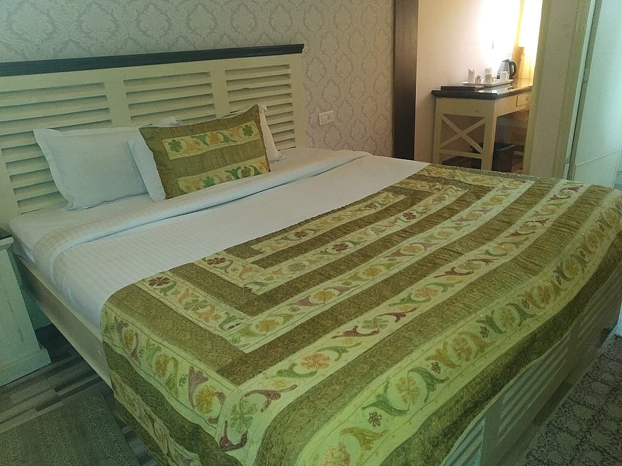 Hotel Glitz Deluxe Room 22