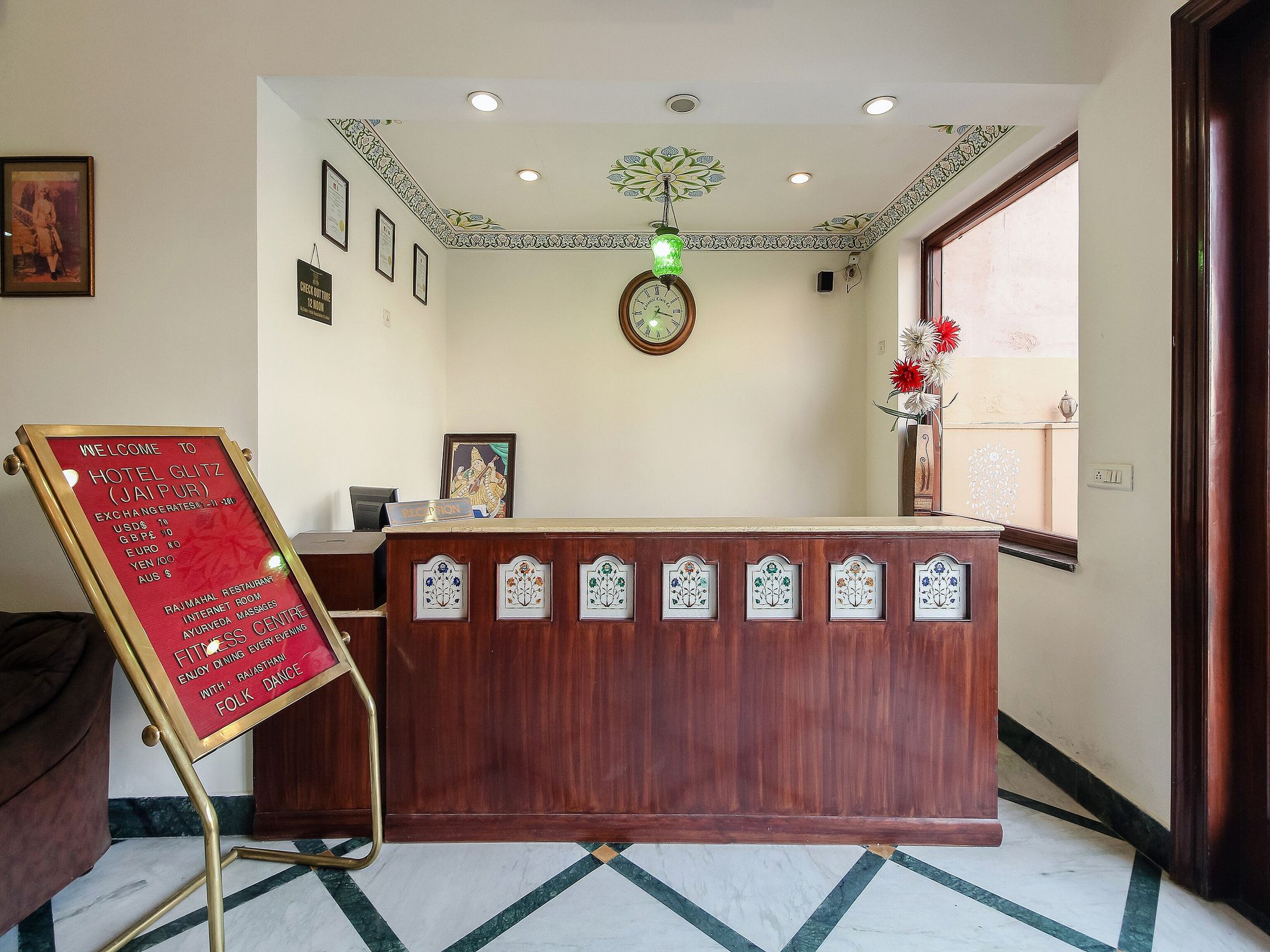 undefined Hotel Glitz 2
