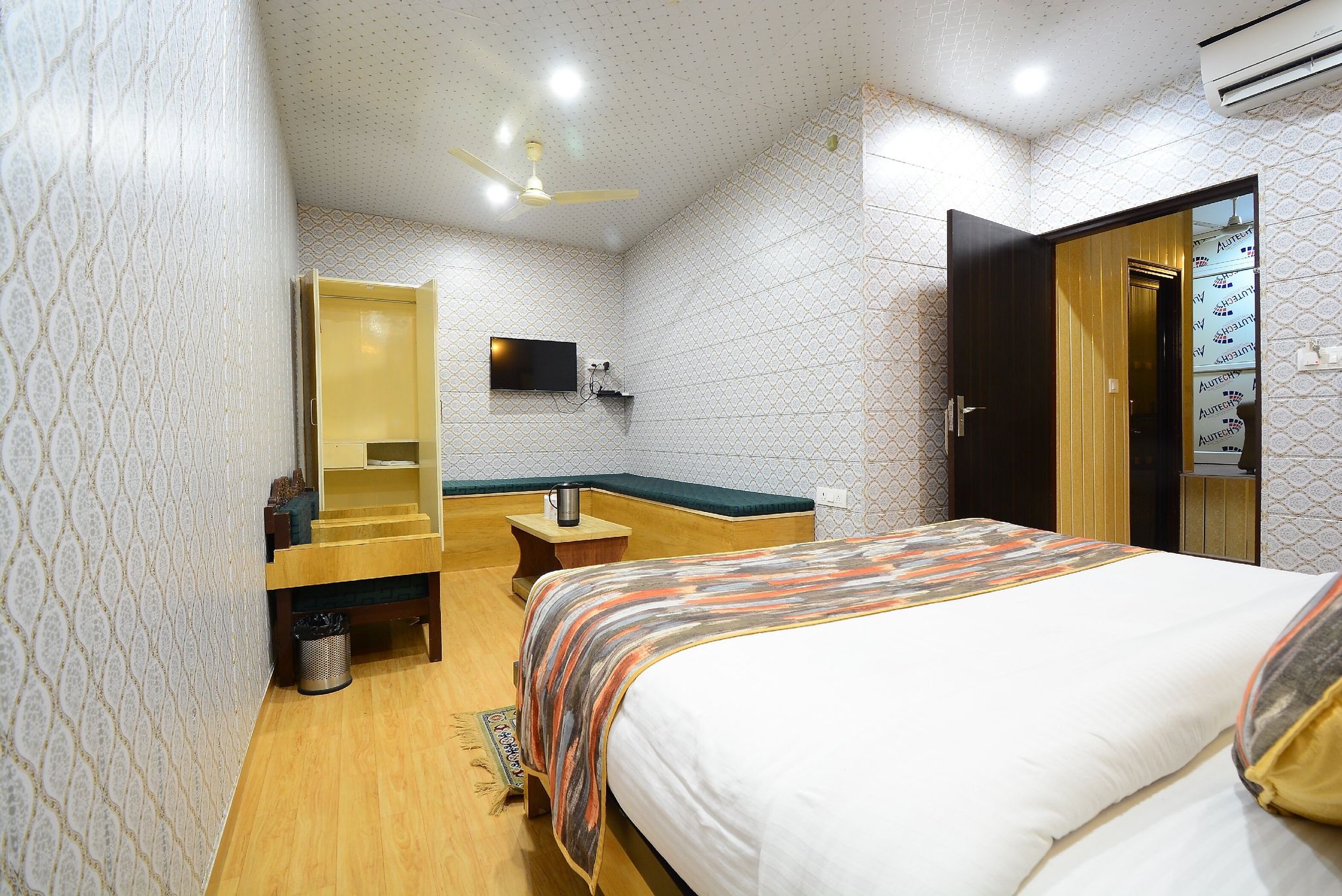 Hotel Bamboo Castle Deluxe Room 4