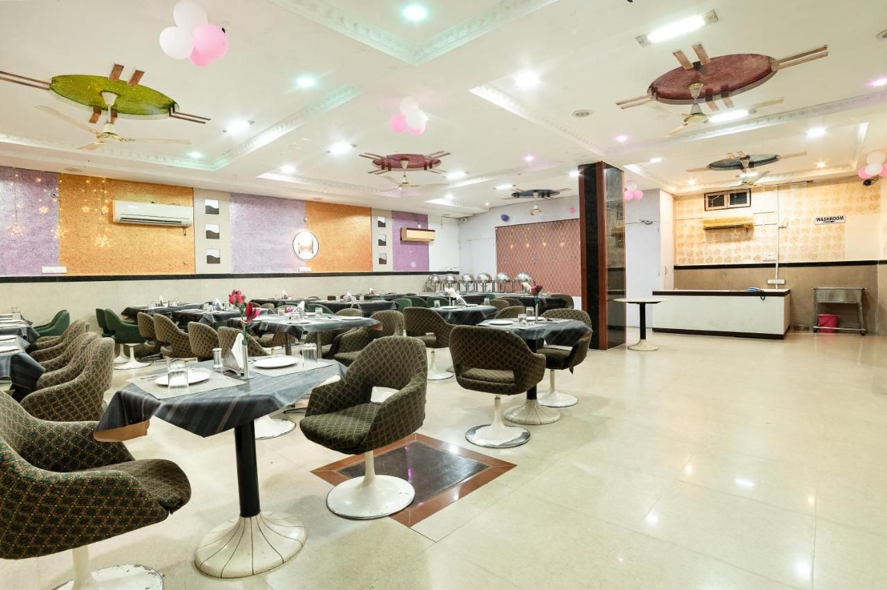 undefined Hotel Omni Plaza 4