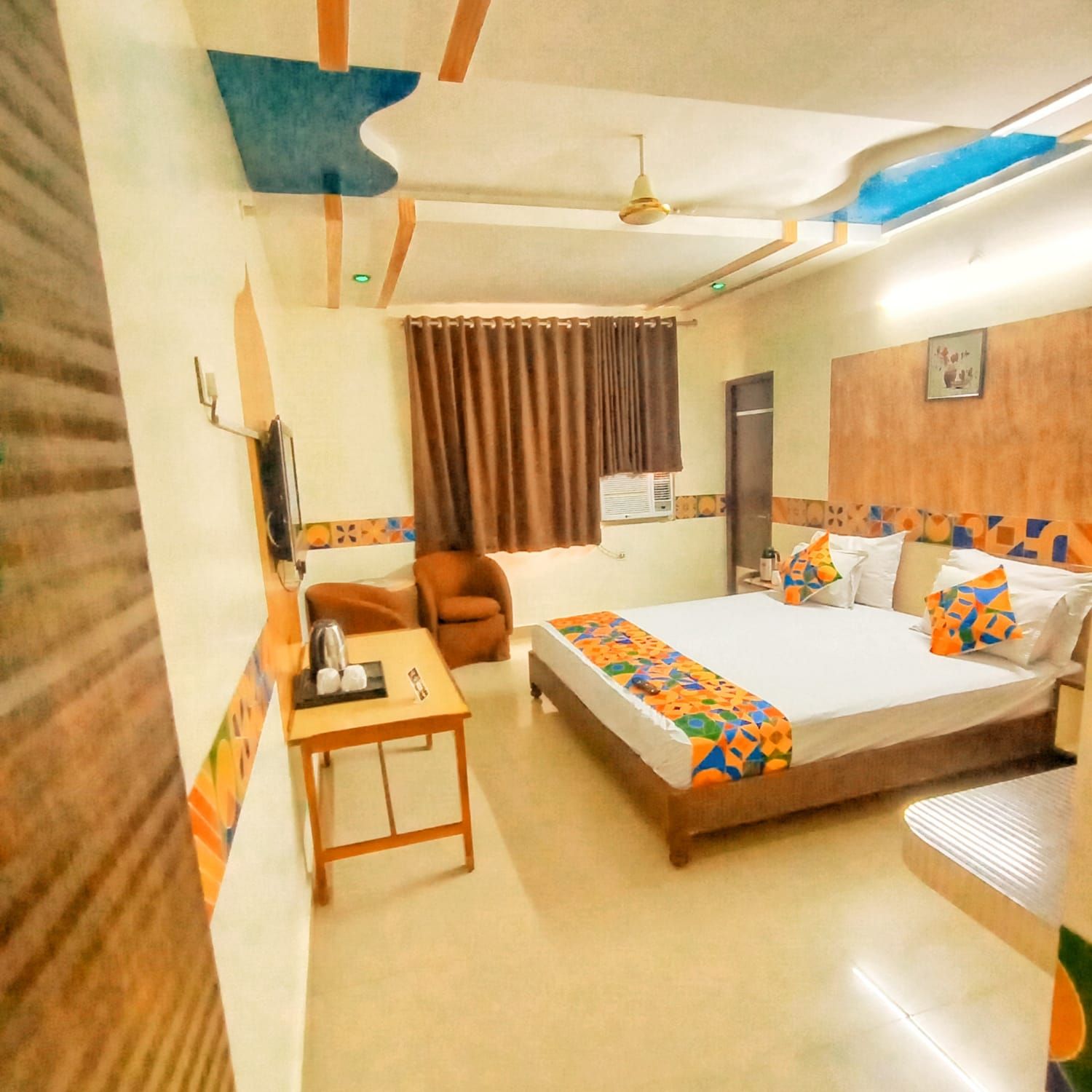 Hotel Omni Plaza Superior King Room 3